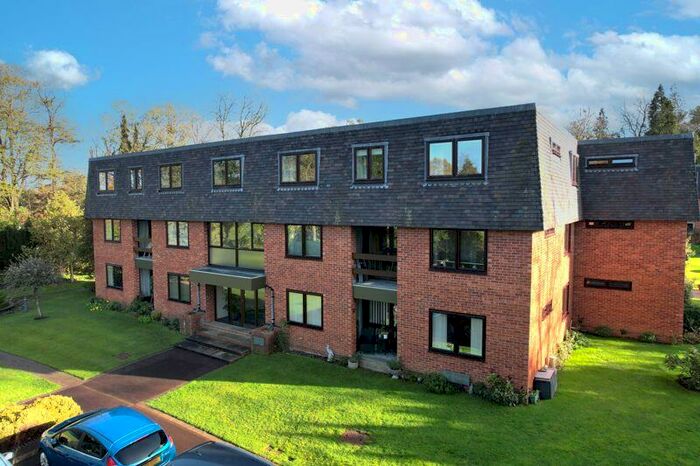 3 Bedroom Apartment To Rent In Great Austins, Farnham, GU9