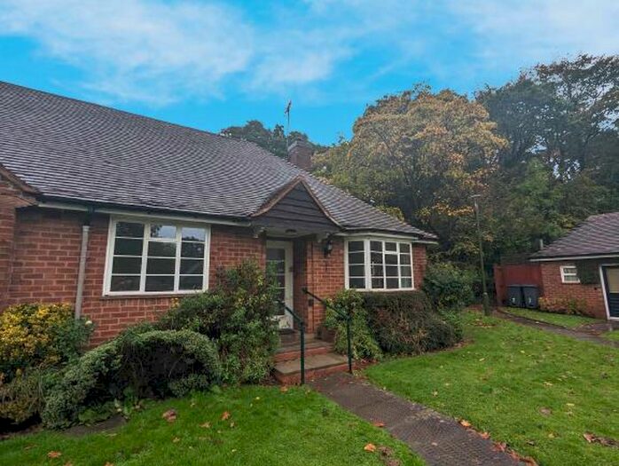 3 Bedroom Bungalow To Rent In Lower Moor, Bournville, Birmingham, B30