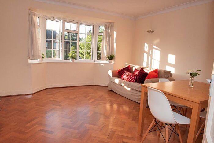 1 Bedroom Flat To Rent In Sutton Court, Ealing, W5