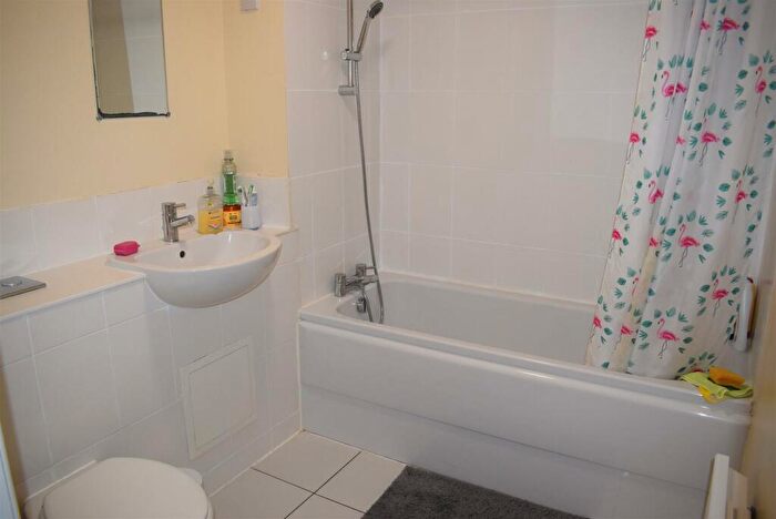 1 Bedroom Flat To Rent In High Road, Ilford, IG1