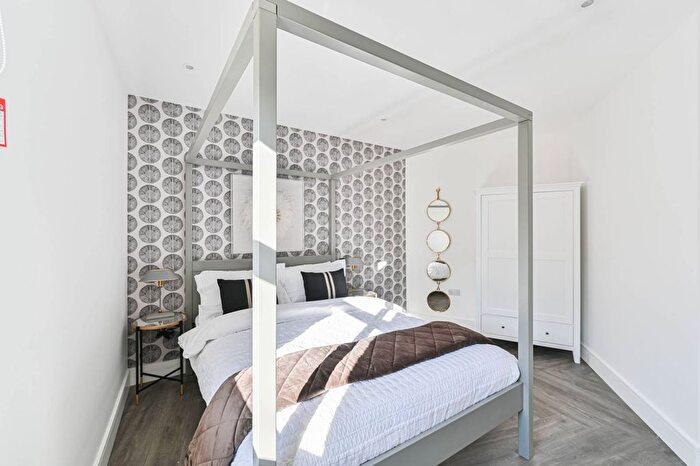 2 Bedroom Flat For Sale In The Wharf Collection, Battersea, London, SW11