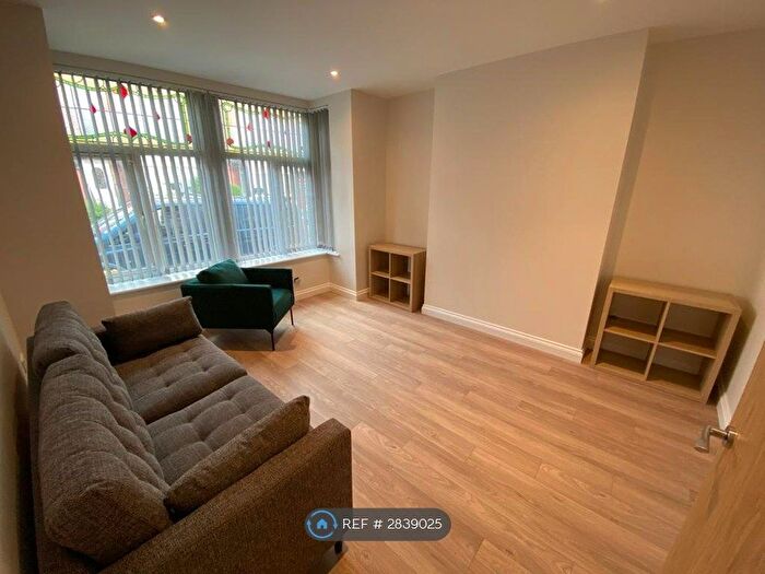 1 Bedroom Flat To Rent In Winston Gardens, Leeds, LS6