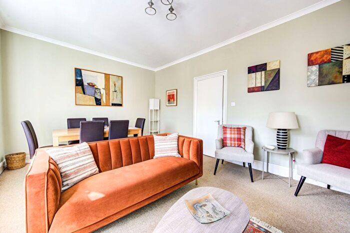 1 Bedroom Flat To Rent In Fulham Palace Road, Hammersmith, London, W6