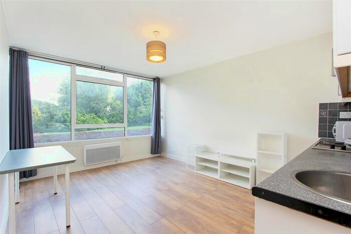 1 Bedroom Flat To Rent In Keswick Road, London, SW15