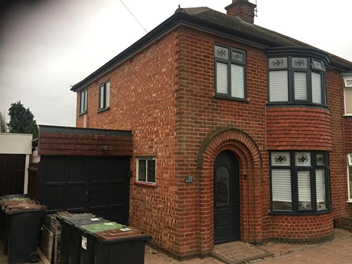 3 Bedroom Semi Detached House For Sale In Berrington Road, Nuneaton, CV10