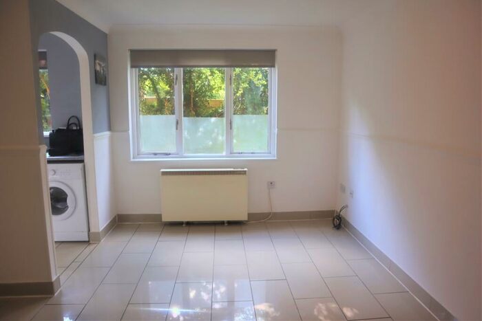 1 Bedroom Terraced House To Rent In Pimpernel Grove, Walnut Tree, Milton Keynes, MK7