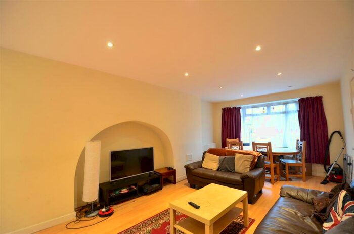 3 Bedroom Terraced House To Rent In Quinton Rd, Harborne. -mins Walk To University Of Birmingham, B17