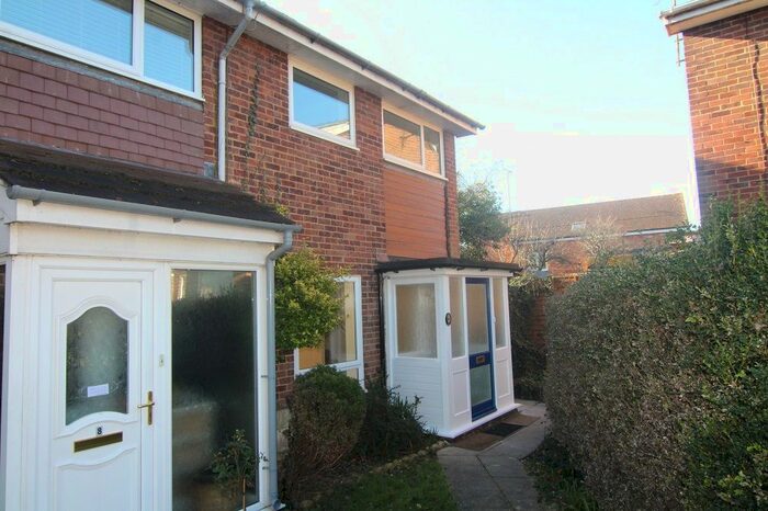 3 Bedroom End Of Terrace House To Rent In Emmbrook Gate, Wokingham, RG41