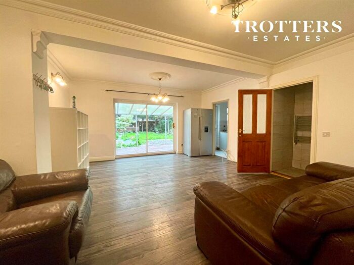 4 Bedroom Property To Rent In Stradbroke Grove, Ilford, IG5