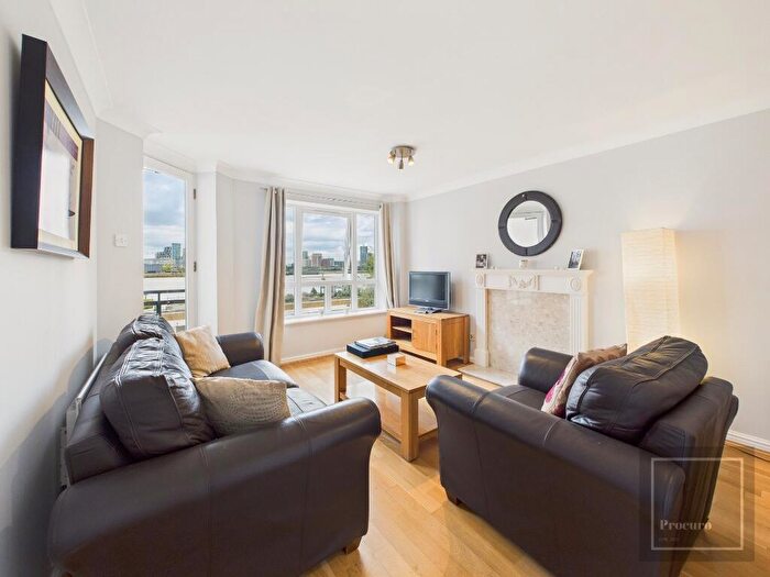 2 Bedroom Flat For Sale In Stewart Street, London, E14