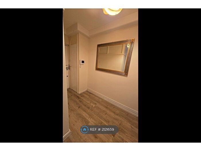 3 Bedroom Flat To Rent In Holborn Towers, Leeds, LS6