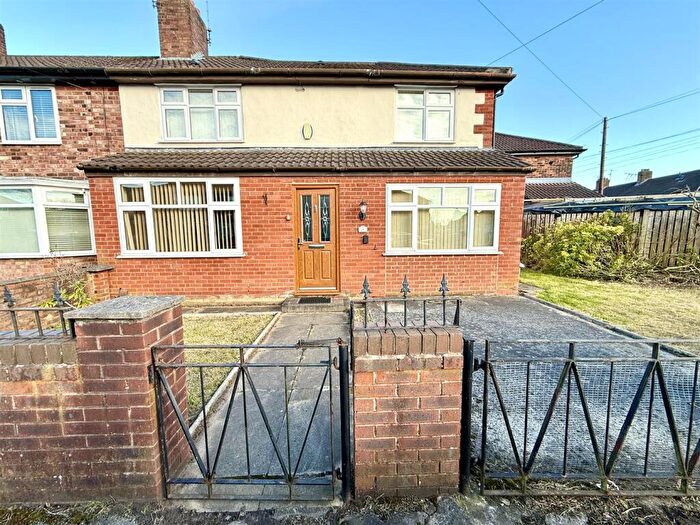 3 Bedroom Town House For Sale In Churchdown Close, Liverpool, L14