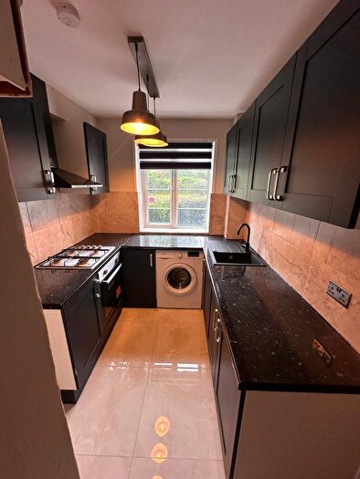 2 Bedroom Flat To Rent In Leigham Court Road, London, SW16