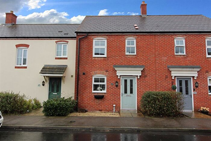 3 Bedroom Terraced House To Rent In Finn Farm Road, Bridgefield, Ashford Kent, TN25