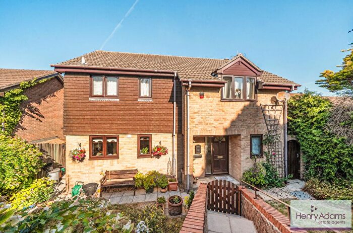 4 Bedroom Detached House For Sale In London Road, Horndean, PO8