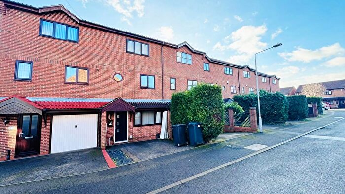 4 Bedroom Terraced House To Rent In Harberton Close, Nottingham, NG5