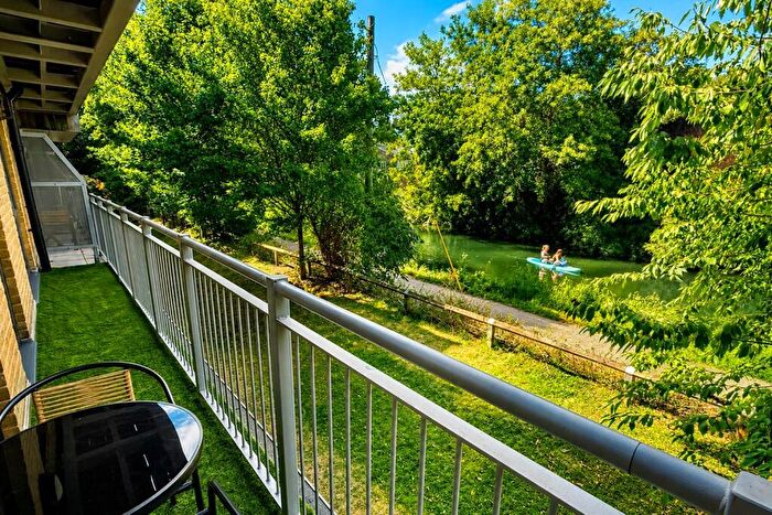 2 Bedroom Apartment For Sale In Smeaton Court, Hertford, SG13