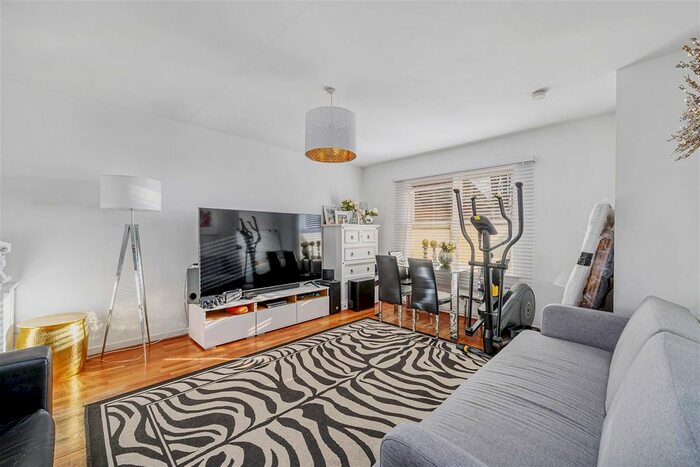 1 Bedroom Flat To Rent In Daniel Court, East Acton Lane, Acton, W3