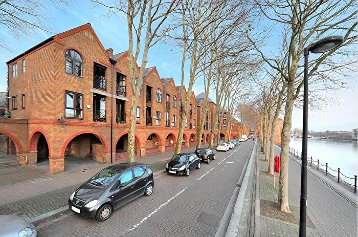 1 Bedroom Flat To Rent In Brunswick Quay, Southwark, London, SE16