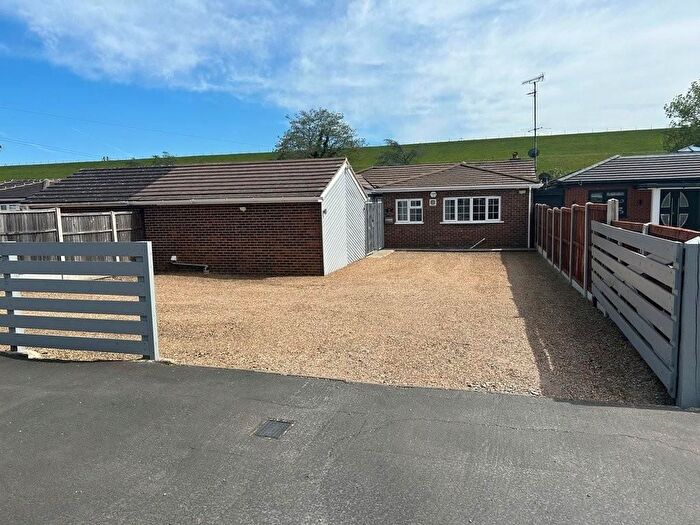 3 Bedroom Bungalow For Sale In Coppermill Road, Wraysbury, Staines-Upon-Thames, TW19