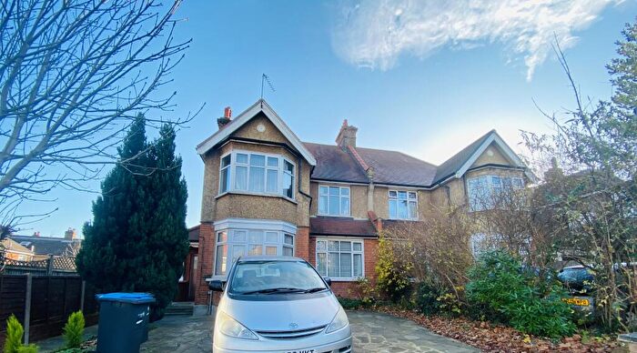 4 Bedroom Apartment To Rent In Avenue Road, Southgate, N14