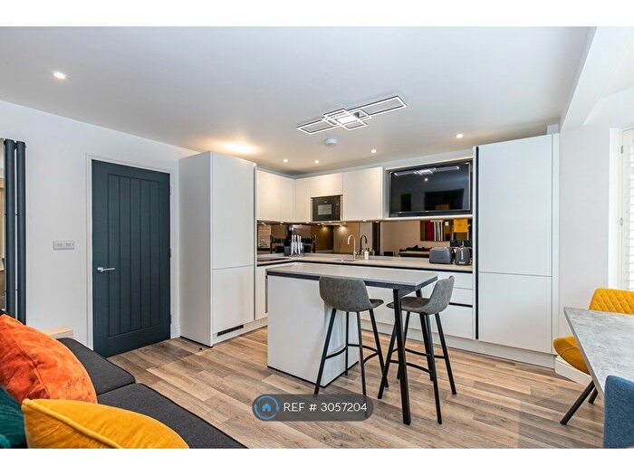 2 Bedroom Flat To Rent In Crescent Court, Oxford, OX4