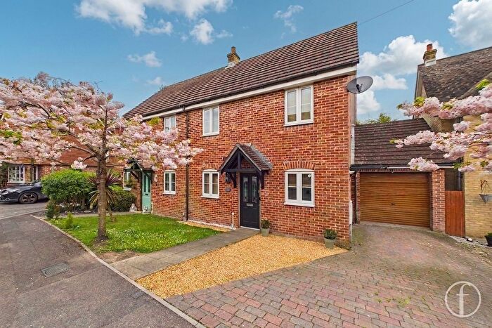 3 Bedroom Semi Detached House For Sale In Lyons Place, Hedge End, SO30
