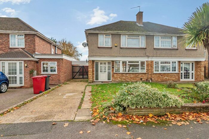 3 Bedroom Semi-Detached House To Rent In Grasmere Ave, Slough, SL2