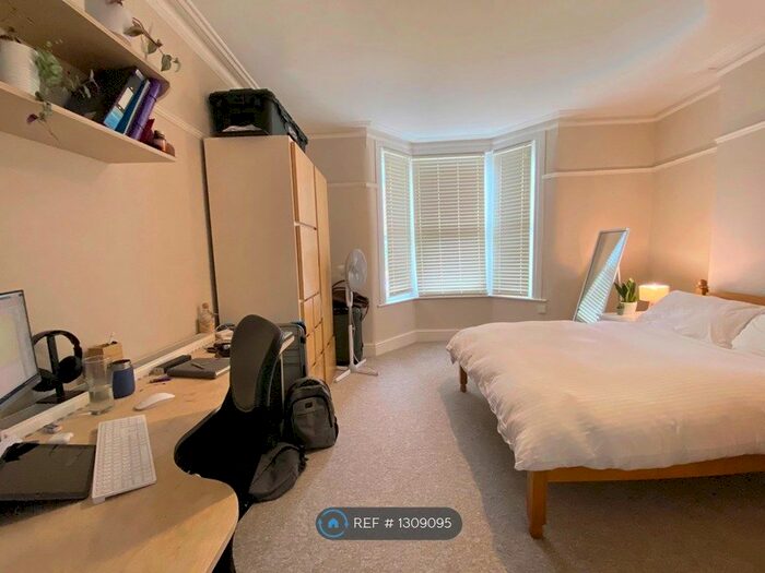 4 Bedroom End Of Terrace House To Rent In Student House - Springfield Avenue, Bristol BS7