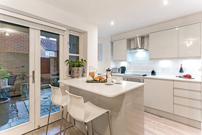 1 Bedroom Flat To Rent In Crown Lane, Marlow, SL7