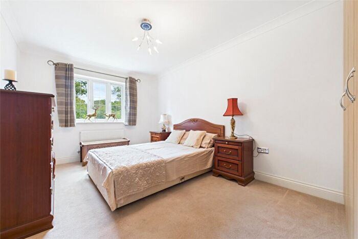 2 Bedroom Apartment For Sale In Shoppenhangers Road, Maidenhead, Berkshire, SL6
