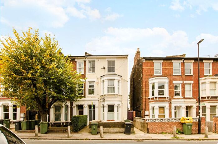 2 Bedroom Flat To Rent In Herne Hill Road, Herne Hill, London, SE24