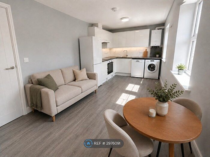 2 Bedroom Flat To Rent In Pitt Road, Bristol, BS7