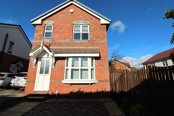 3 Bedroom Detached House To Rent In Thirsk Grove, LS10