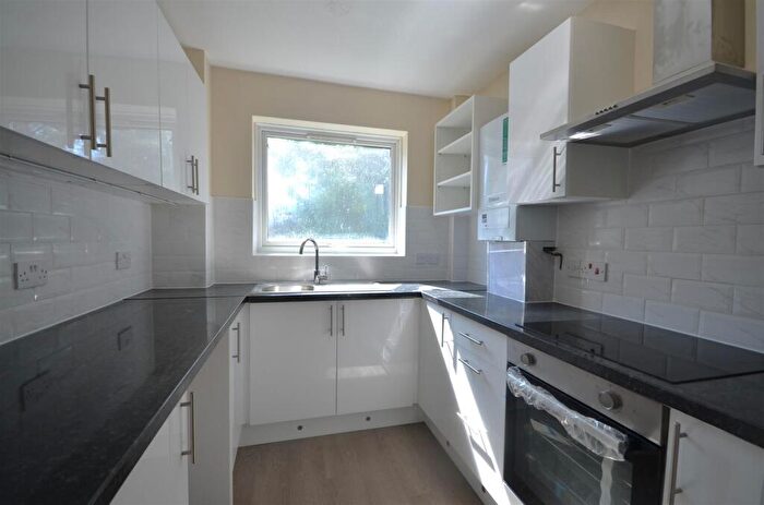 2 Bedroom Flat To Rent In Crown Walk, Wembley, Middlesex, HA9