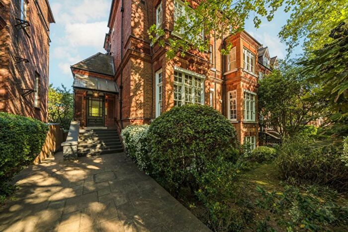 2 Bedroom Flat For Sale In Fitzjohns Avenue, Hampstead, NW3