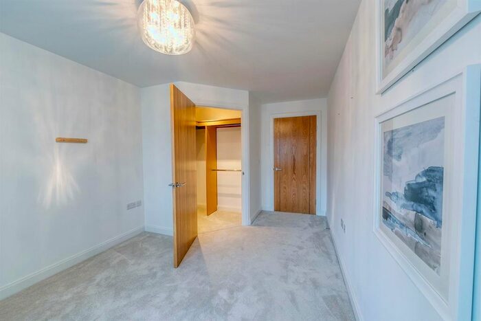 2 Bedroom Flat For Sale In Loddon House, London Road, Ruscombe, RG10