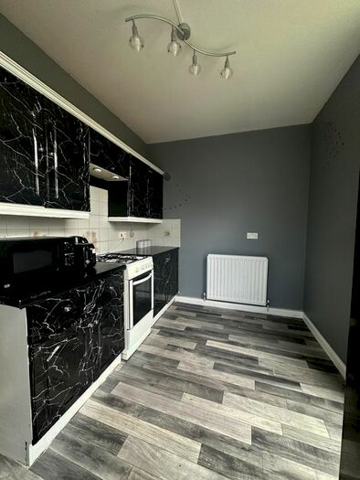 2 Bedroom Barn Conversion To Rent In Walfrey Gardens, Dagenham, RM9