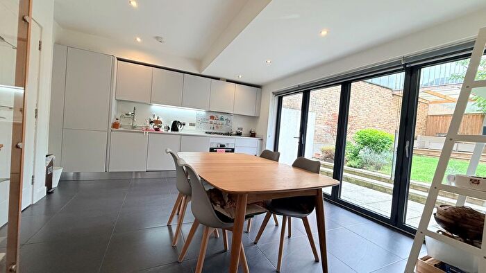 3 Bedroom Property To Rent In Barclay Oval, Woodford Green, IG8