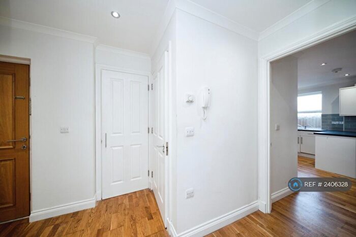 2 Bedroom Flat To Rent In Doric House, Sutton, SM1