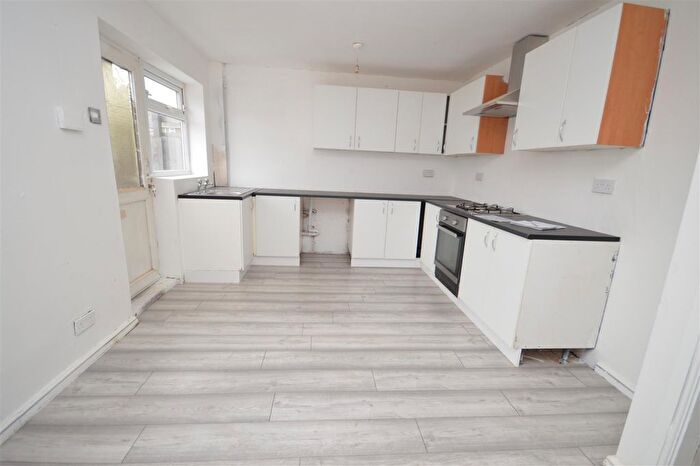 3 Bedroom Terraced House For Sale In Throstle Row, Knottingley, WF11