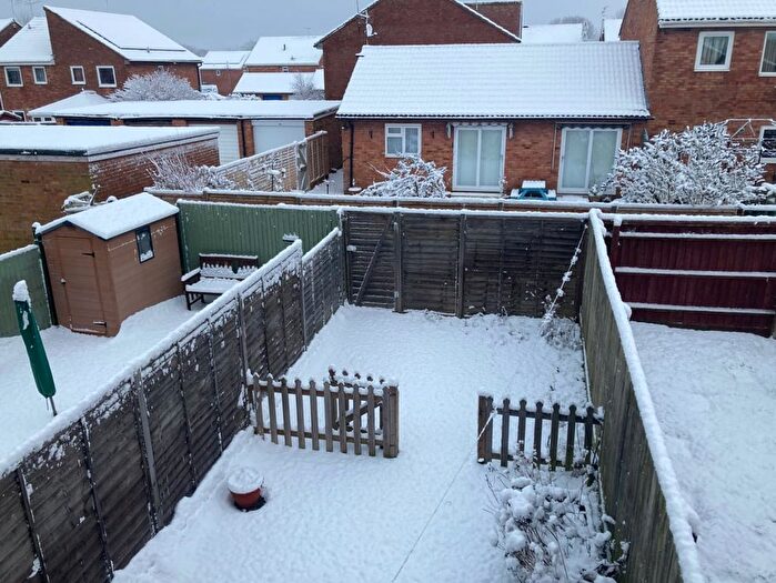 2 Bedroom Terraced House For Sale In Leslie Close, Swindon, SN5