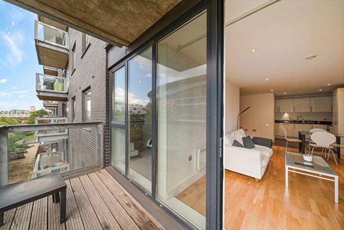 2 Bedroom Flat For Sale In Drayton Park, London, N5