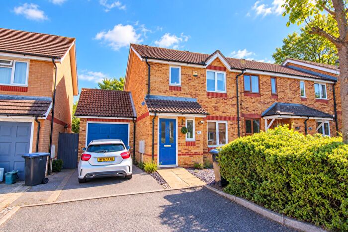 3 Bedroom End Of Terrace House For Sale In Corner Meadow, Harlow, CM18