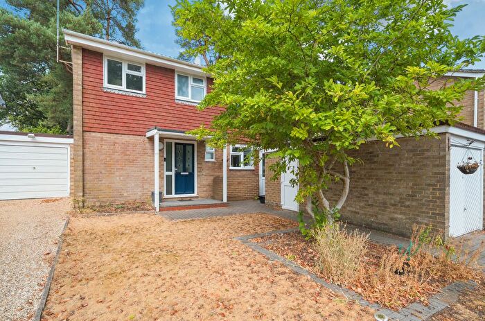 3 Bedroom Detached House For Sale In Oak Tree Road, Whitehill, Bordon, Hampshire, GU35