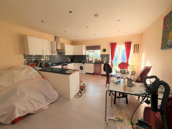 7 Bedroom Property To Rent In Primrose Avenue, Chadwell Heath, Romford, RM6