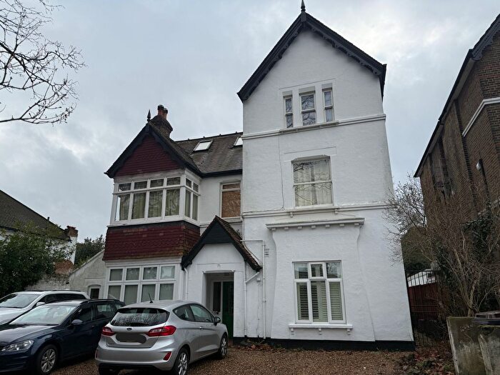 2 Bedroom Flat To Rent In Foxgrove Road, Beckenham, BR3