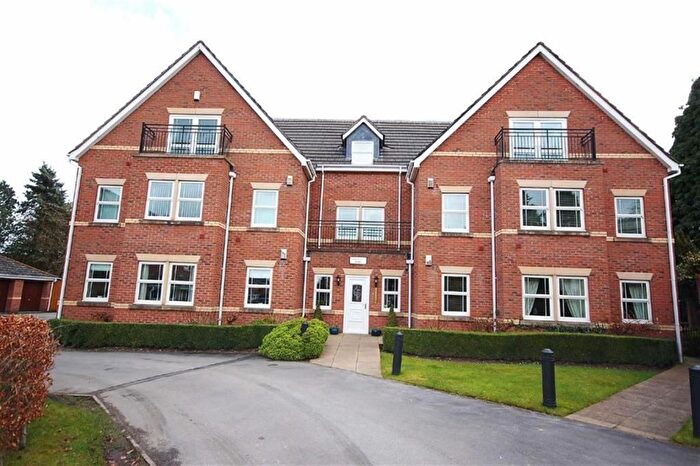 3 Bedroom Flat To Rent In Schools Green, Cheadle, SK8