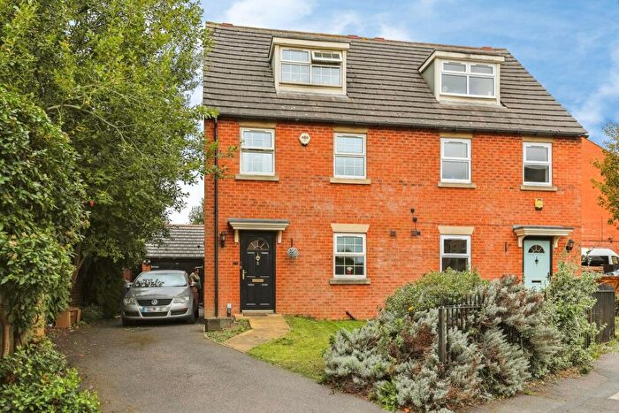 3 Bedroom Semi-Detached House For Sale In The Rise, Brierley, Barnsley, S72