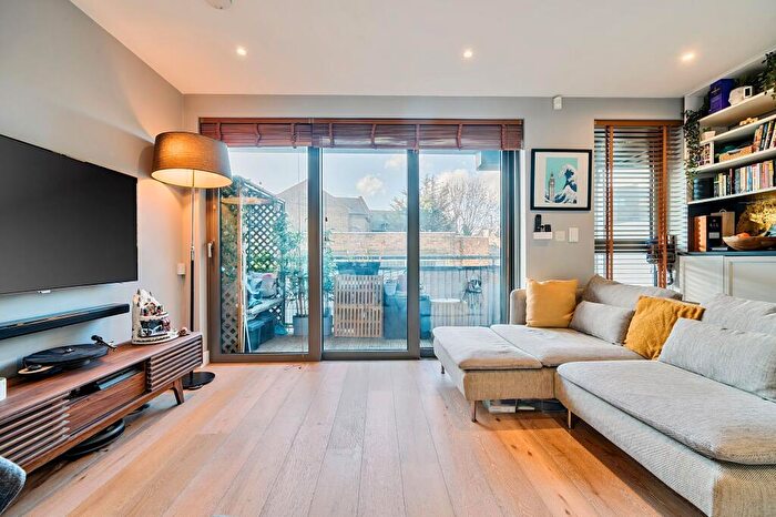 2 Bedroom Flat For Sale In Corbetts Lane, London, SE16